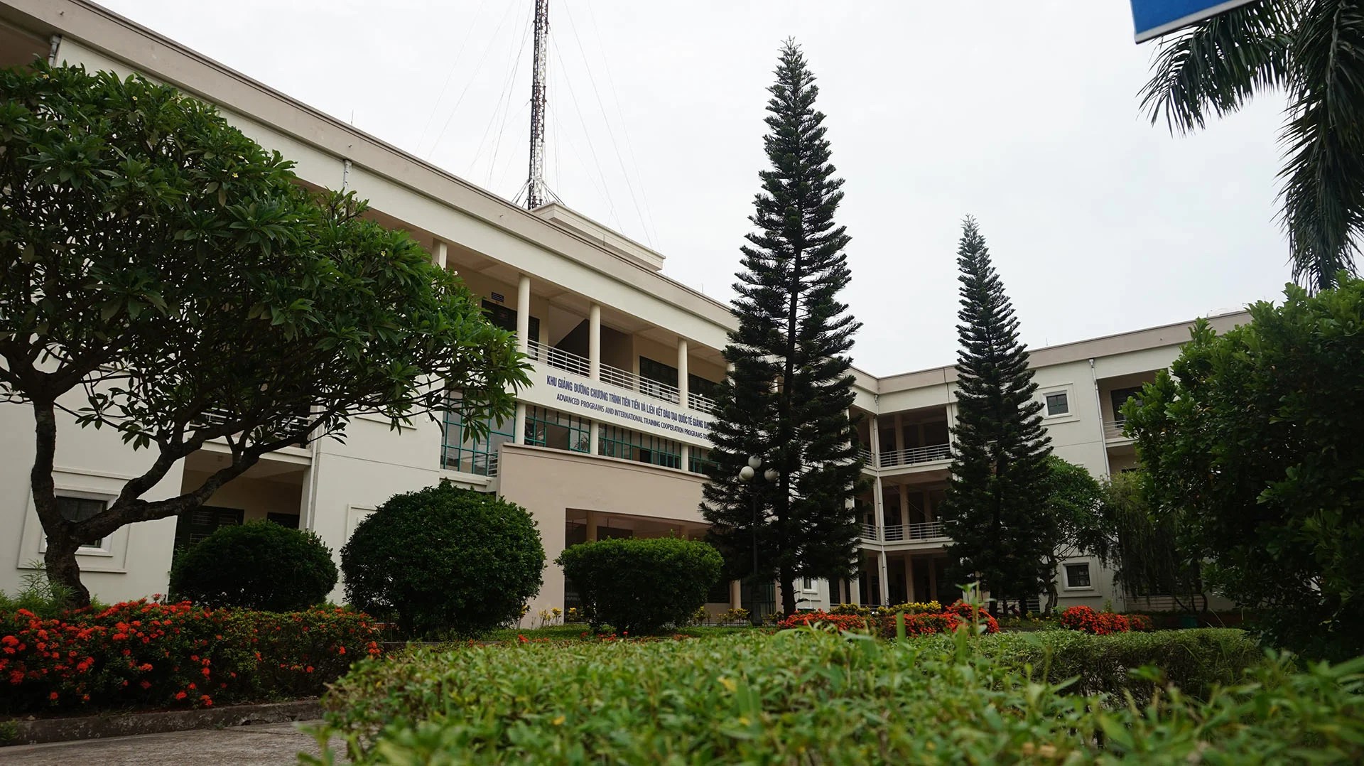 Bộ môn Kỹ thuật cơ khí và Công nghệ Vật liệu giảng dạy bằng tiếng Anh