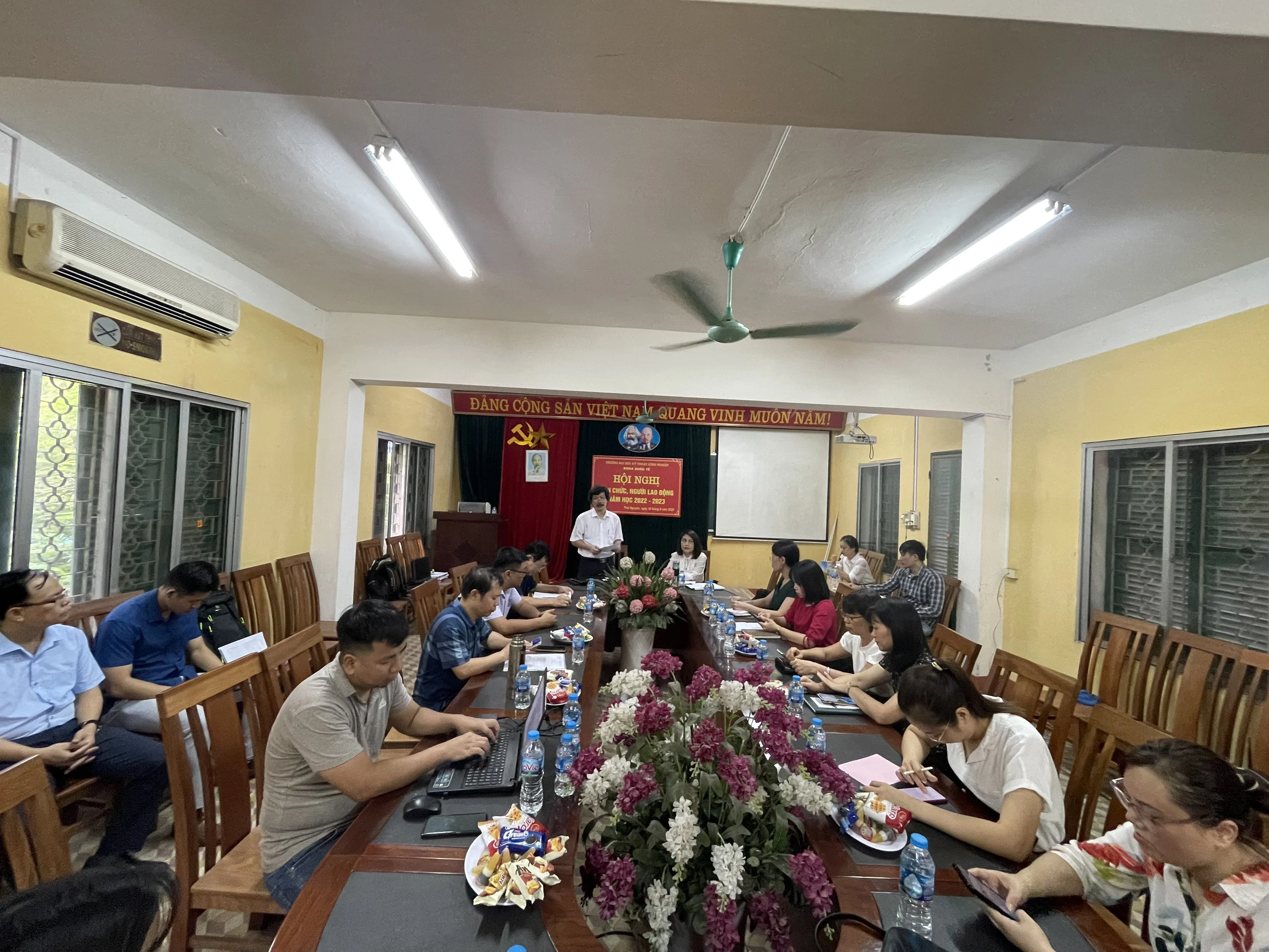 Hội nghị viên chức và người lao động khoa Quốc tế năm học 2022-2023