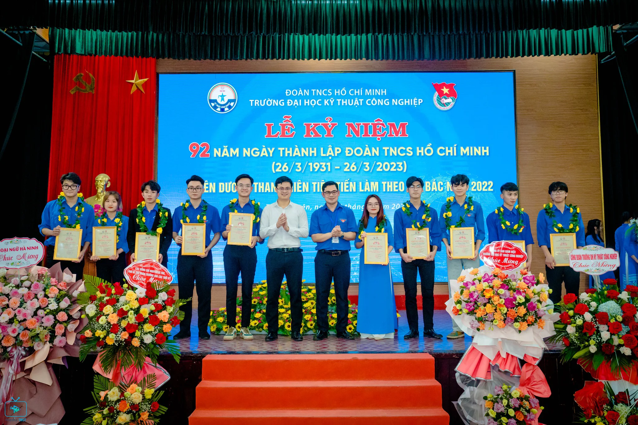TUỔI TRẺ KHOA QUỐC TẾ TỰ HÀO CHÀO MỪNG 92 NĂM NGÀY THÀNH LẬP ĐOÀN TNCS HỒ CHÍ MINH