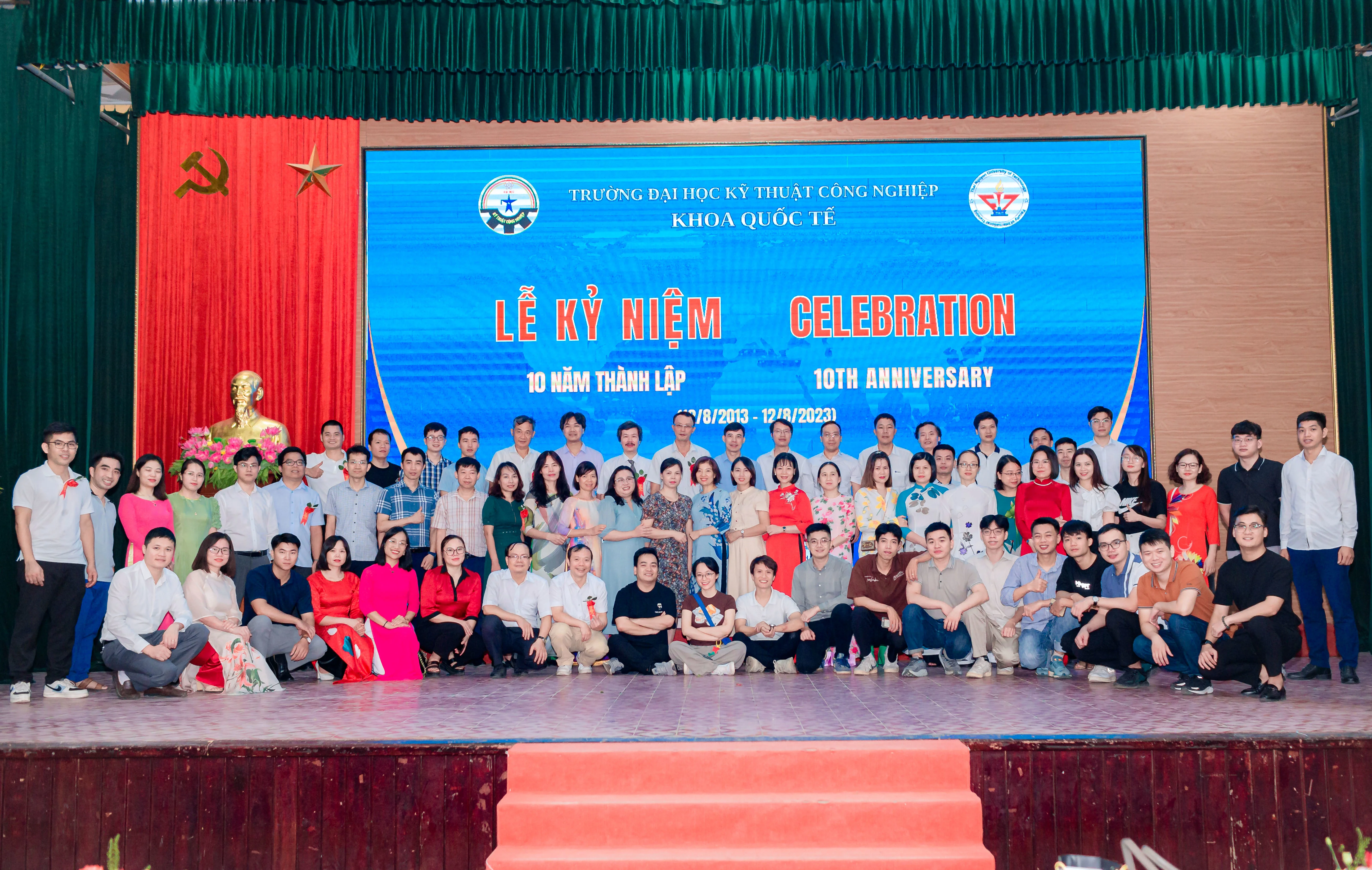 Mít tinh kỷ niệm 10 năm thành lập Khoa Quốc tế