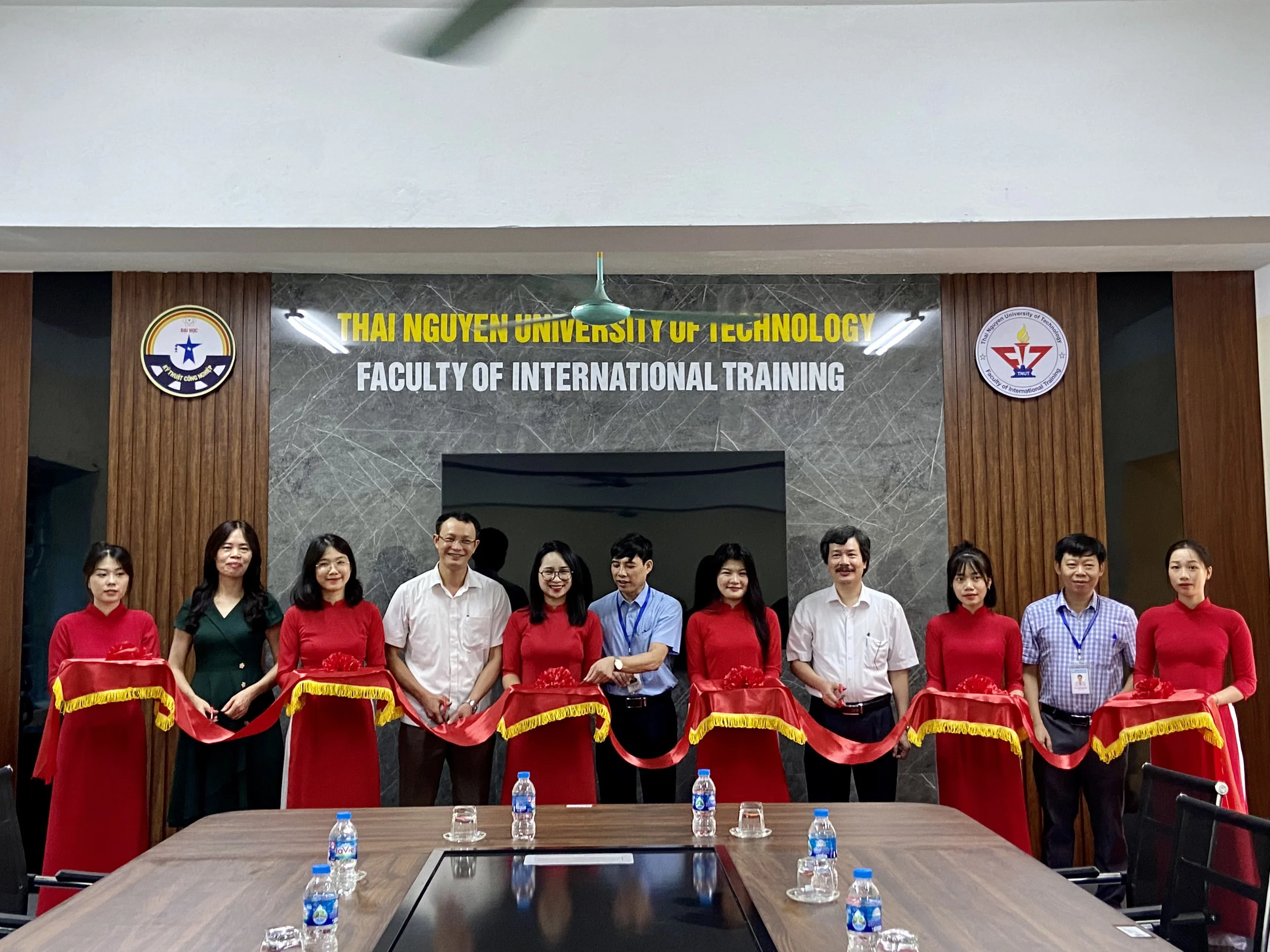 Khánh thành phòng họp Khoa Quốc tế - TNUT