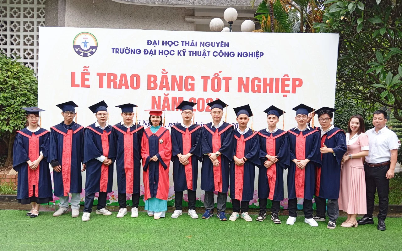 Lễ trao bằng tốt nghiệp và tuần lễ vàng tuyển dụng- Hội chợ việc làm 2024