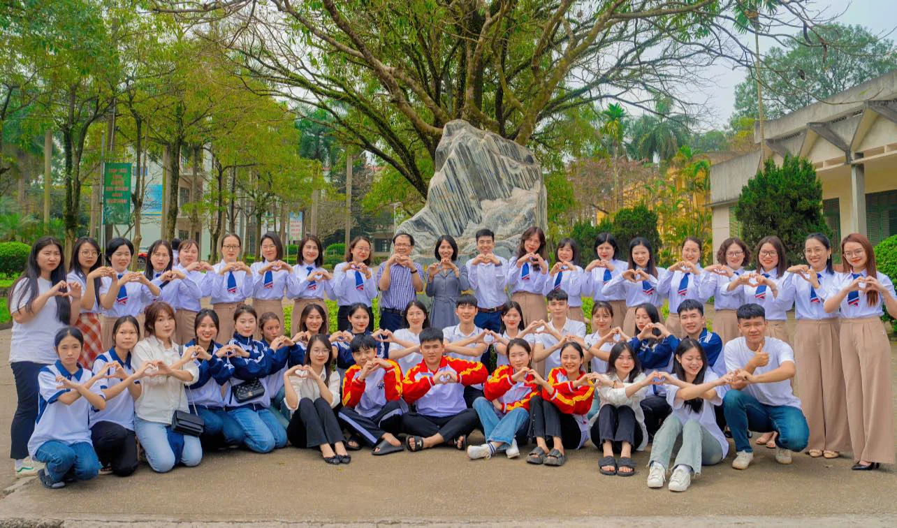 TUYỂN SINH 2025: NGÀNH NGÔN NGỮ ANH – TIẾNG ANH KHOA HỌC, KỸ THUẬT VÀ CÔNG NGHỆ