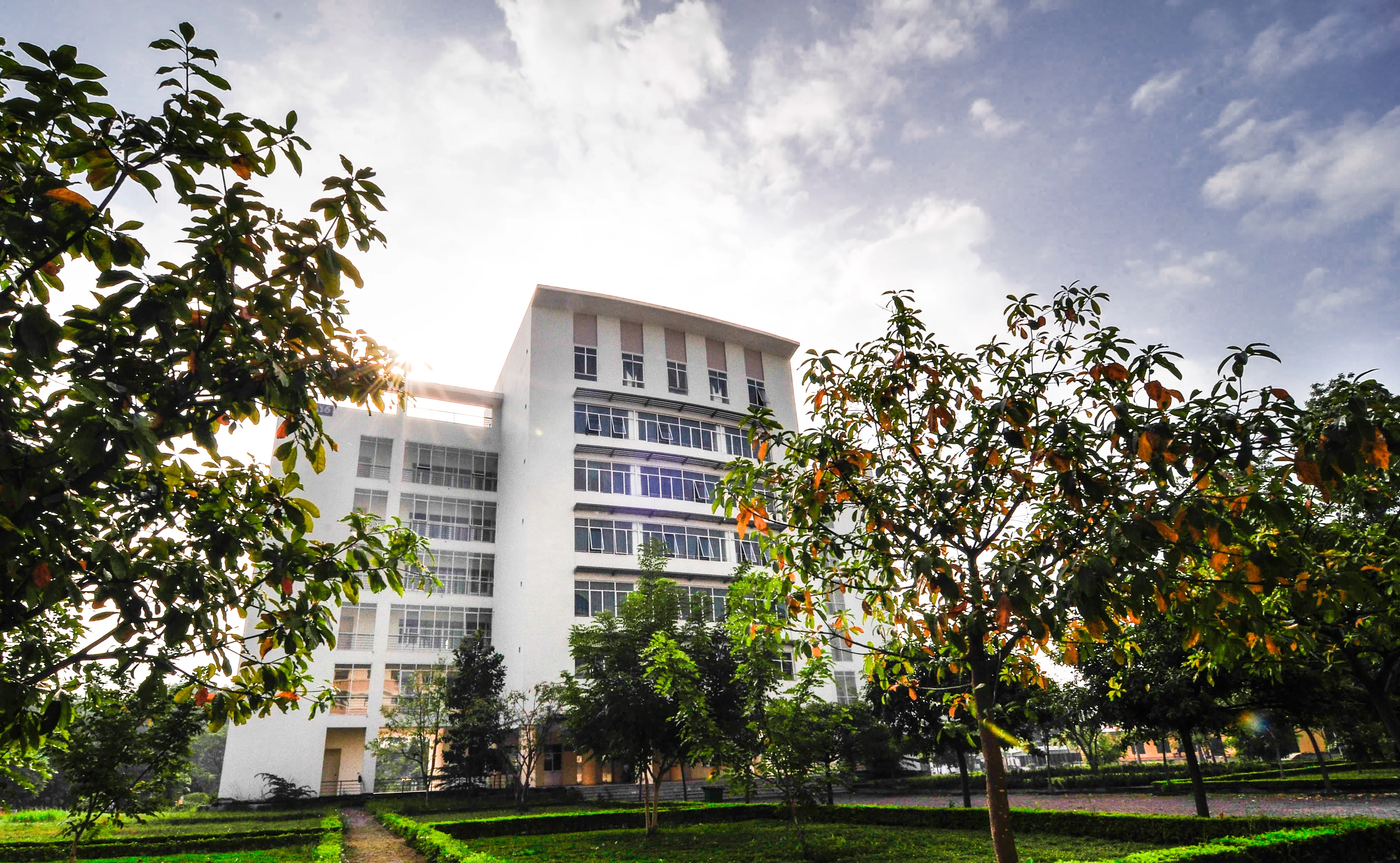 Ngưỡng điểm xét tuyển đối với các ngành đào tạo Đại học chính quy, Khoa Quốc tế, Trường Đại học Kỹ thuật Công nghiệp đợt 1 năm 2025